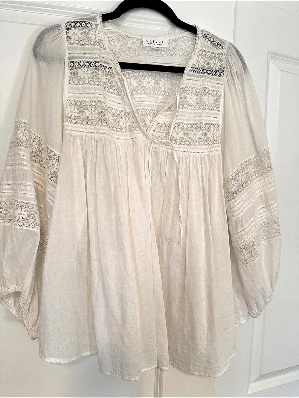 Velvet by Graham & Spencer Lace Detail 3/4 Sleeve blouse